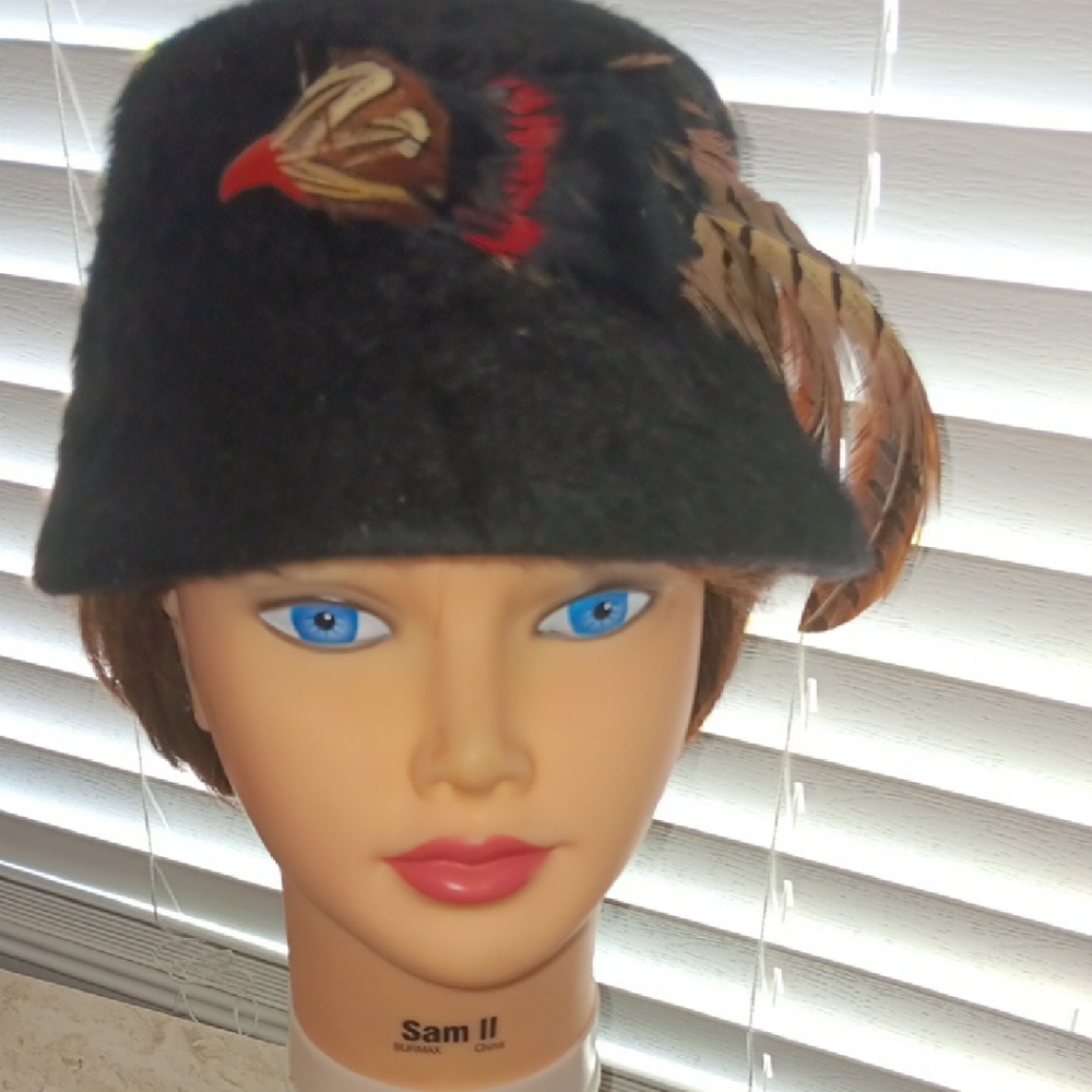 Chic Black Feathered Women's Hat